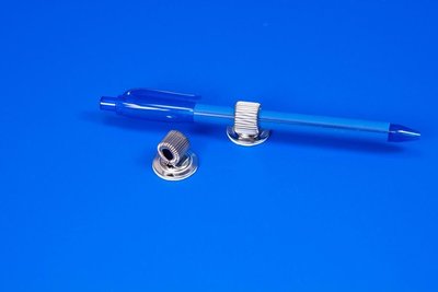 Porte-stylo ressort adhésif - métal  - ø20mm - hauteur 15mm - capacité minoir6mm max.14mm